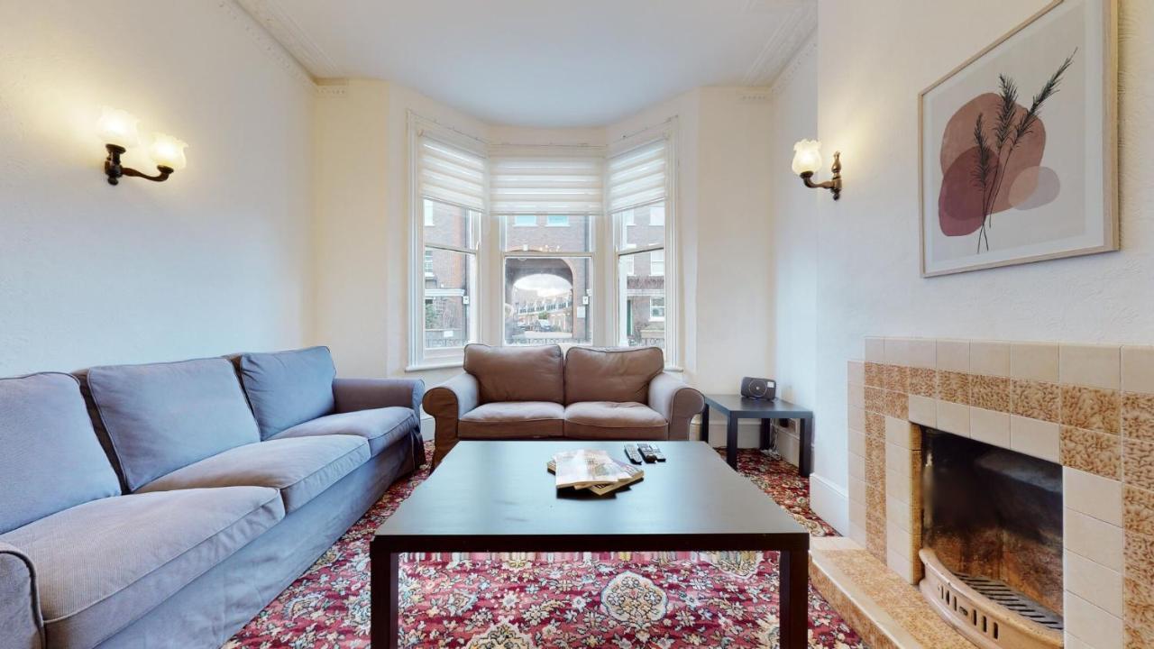 Cheerful 4 Bedroom Victorian House With Back Courtyard London Exteriör bild