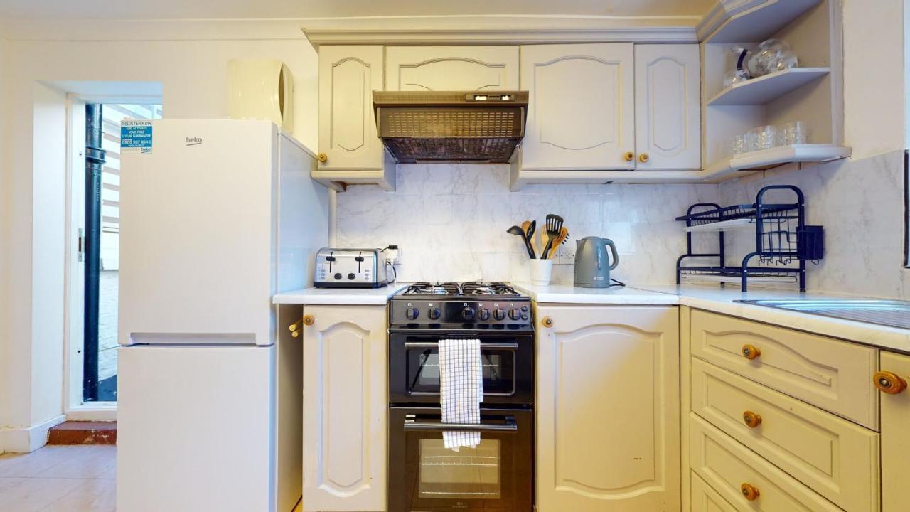 Cheerful 4 Bedroom Victorian House With Back Courtyard London Exteriör bild