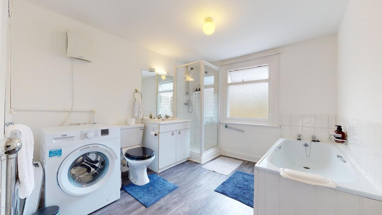Cheerful 4 Bedroom Victorian House With Back Courtyard London Exteriör bild