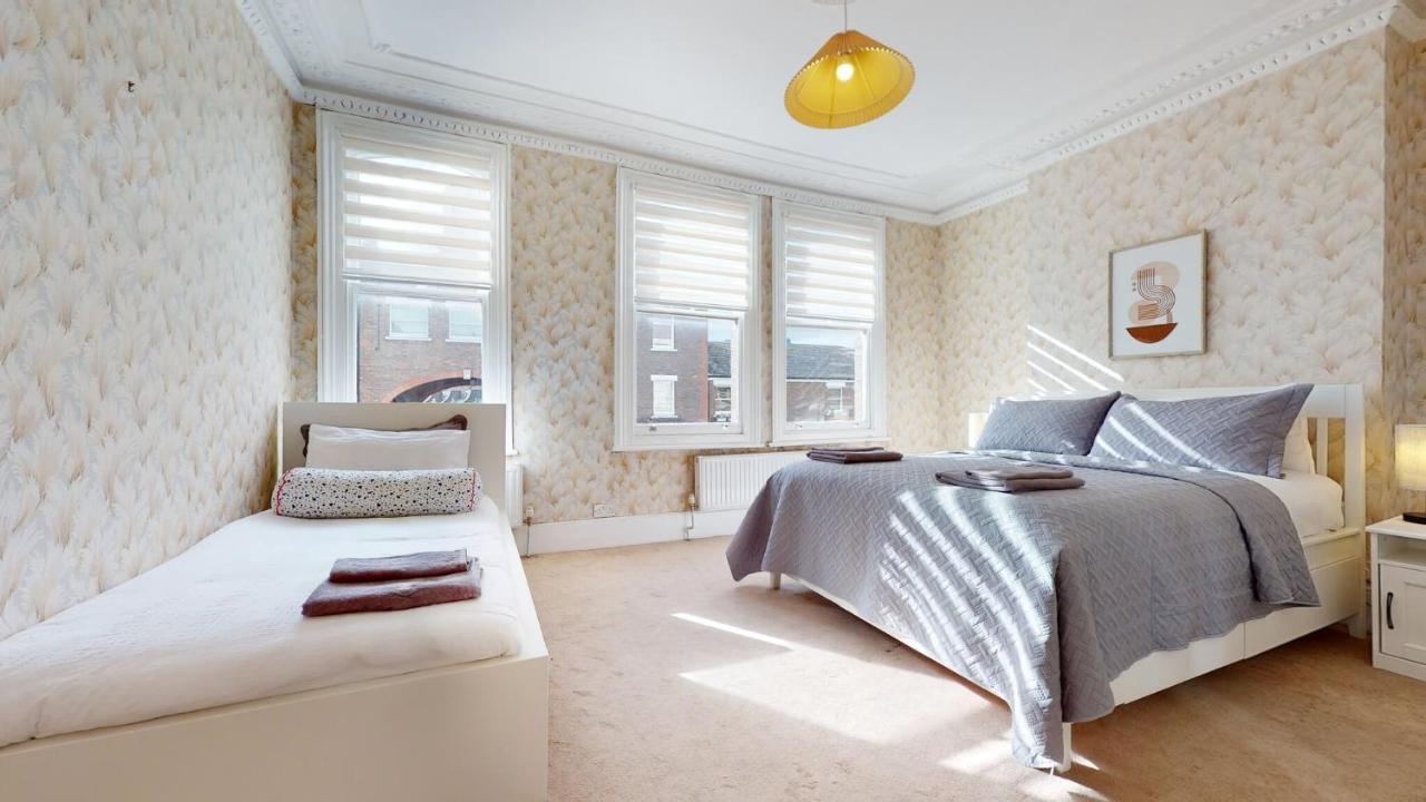 Cheerful 4 Bedroom Victorian House With Back Courtyard London Exteriör bild