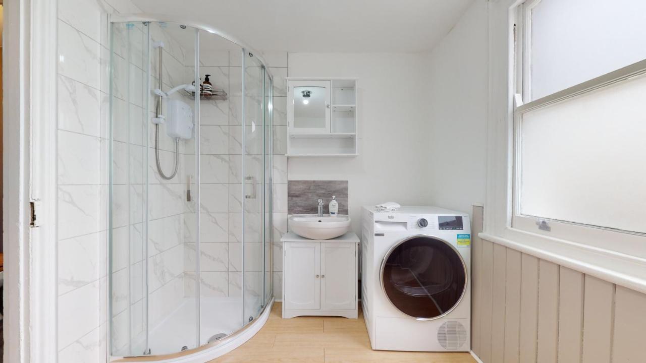 Cheerful 4 Bedroom Victorian House With Back Courtyard London Exteriör bild